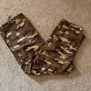 Levi’s 90s baggy Women’s Camo Cargo Pants